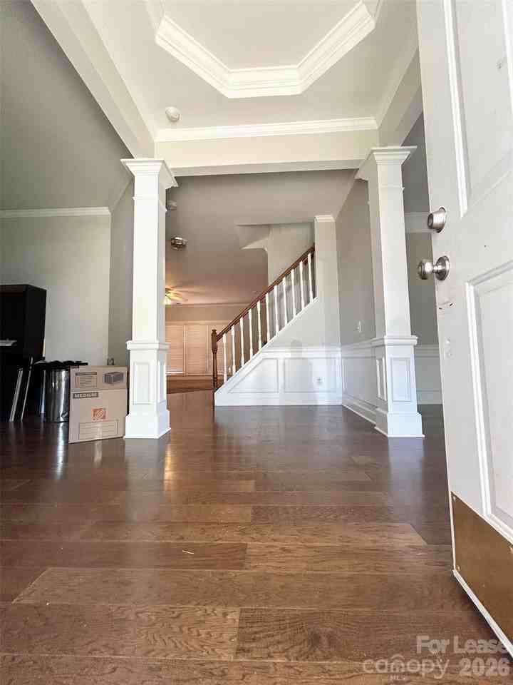 733 Meadow Lake Dr - Photo 4 of 31