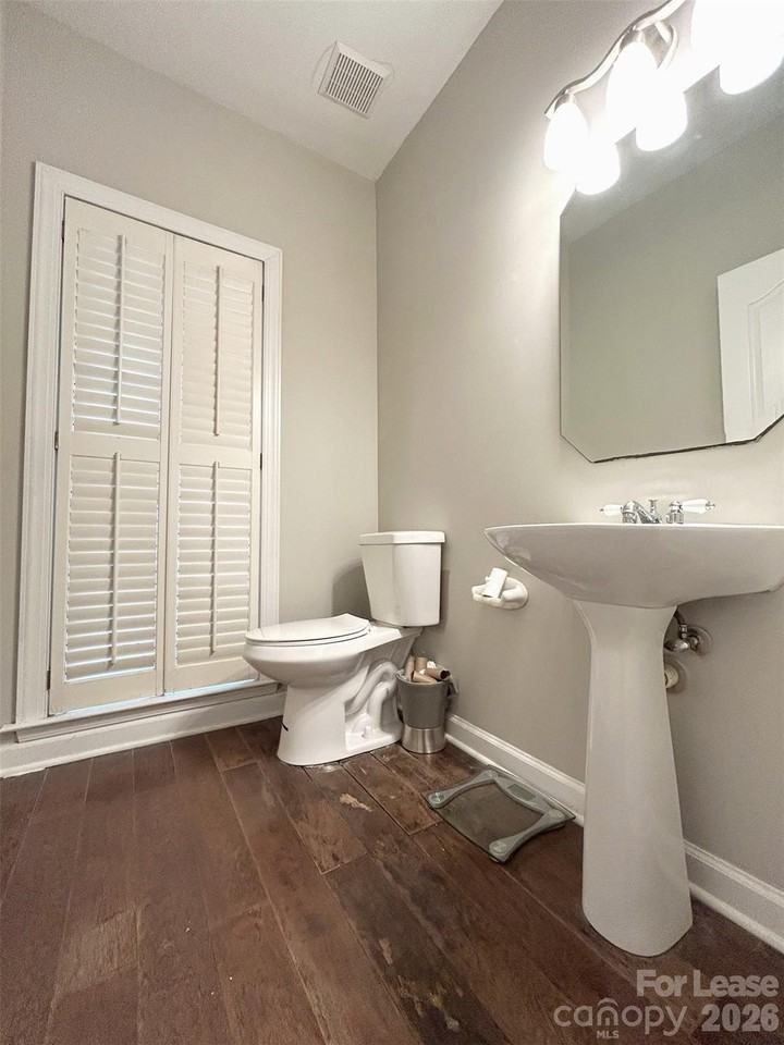 733 Meadow Lake Dr - Photo 5 of 31