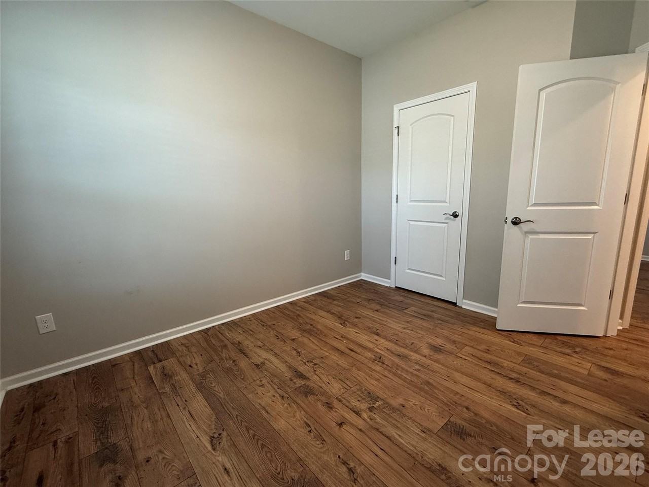 201 Old Harbor Dr - Photo 4 of 44