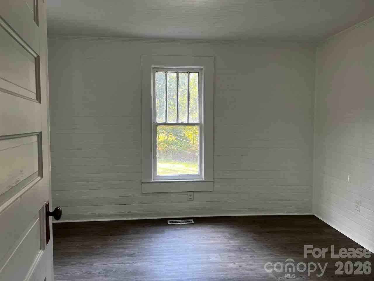 209 Berry Ave - Photo 4 of 7