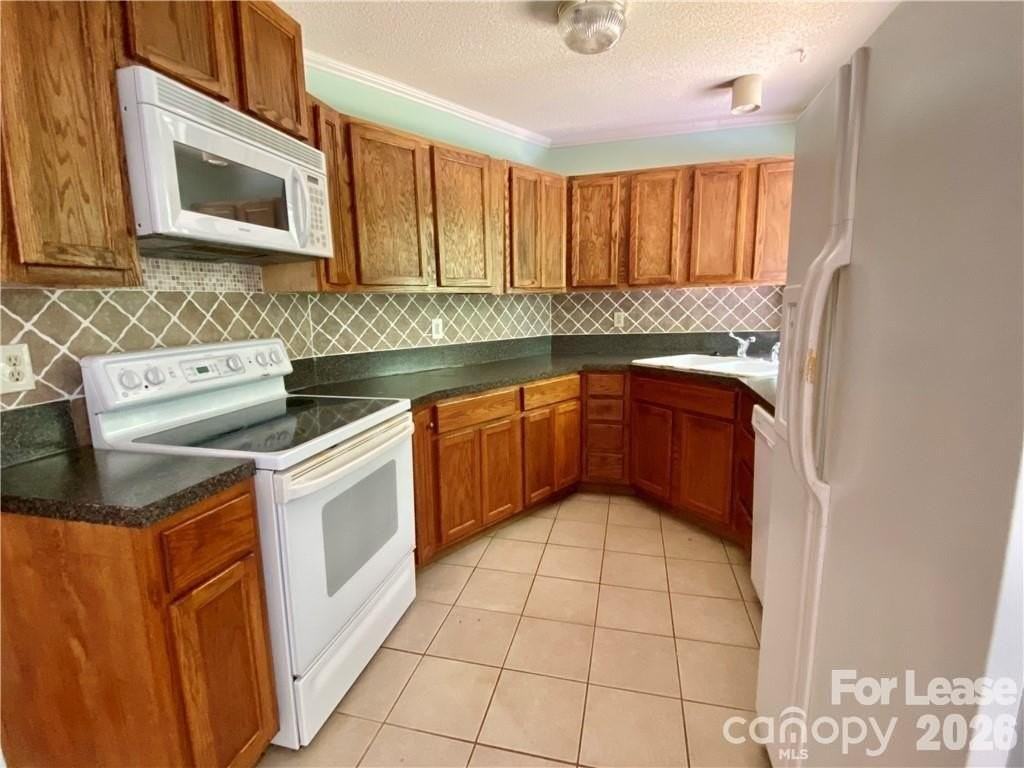 3914 Aster Dr - Photo 5 of 18