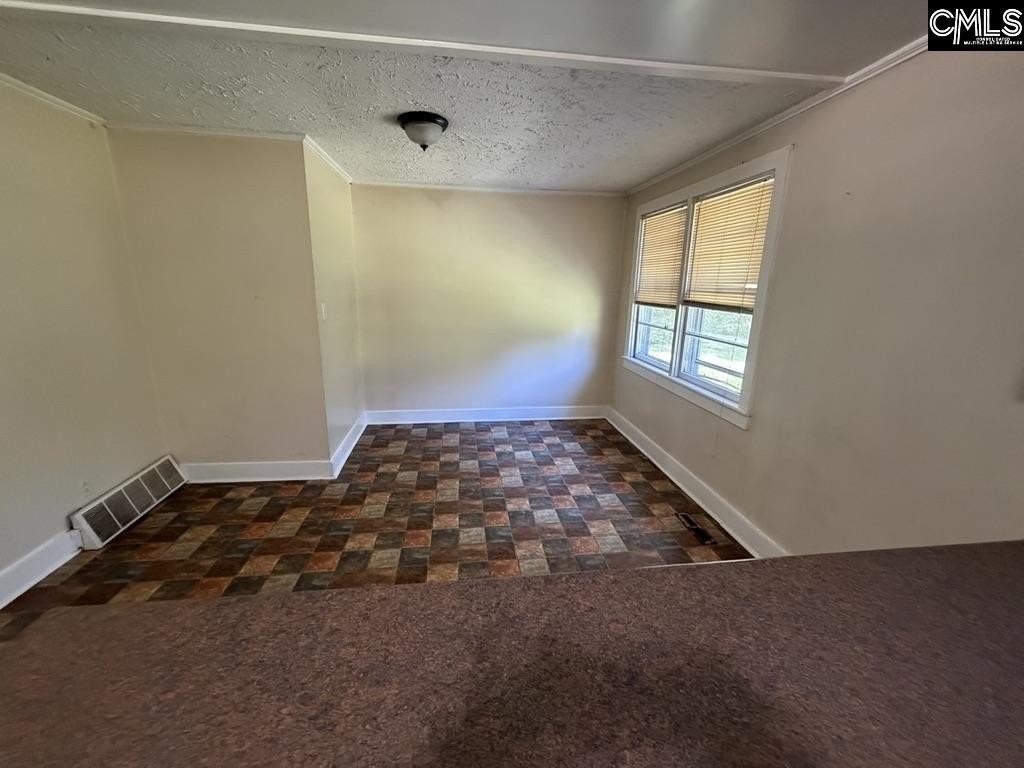 651 Lincoln Ave - Photo 4 of 11
