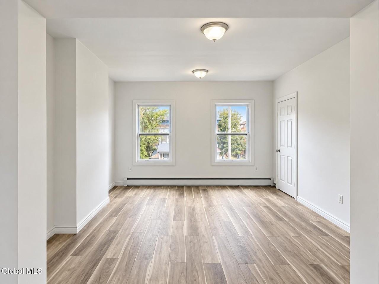 33 Storrie St #2UPSTAIRS - Photo 4 of 16
