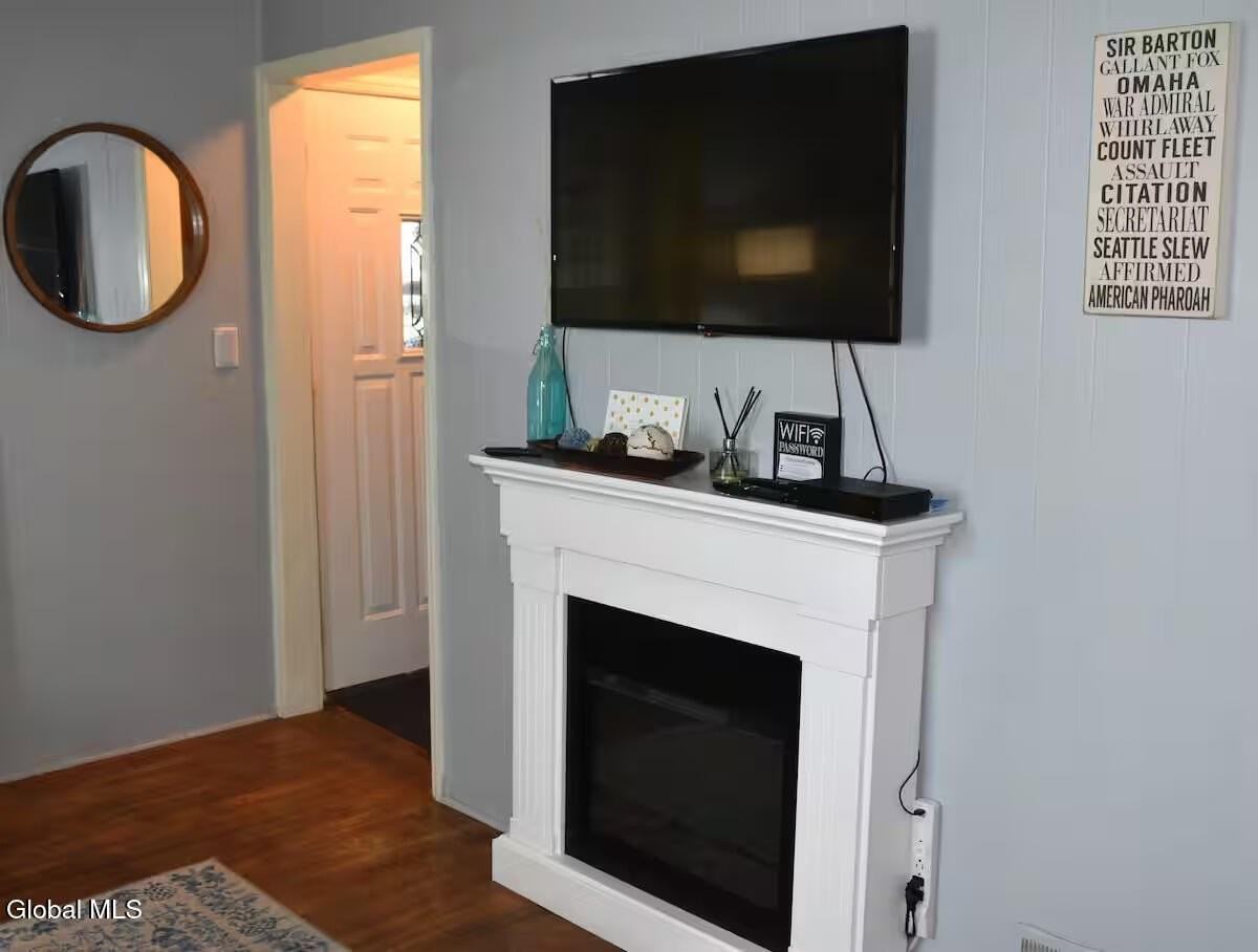 201 Washington St #1 - Photo 5 of 14
