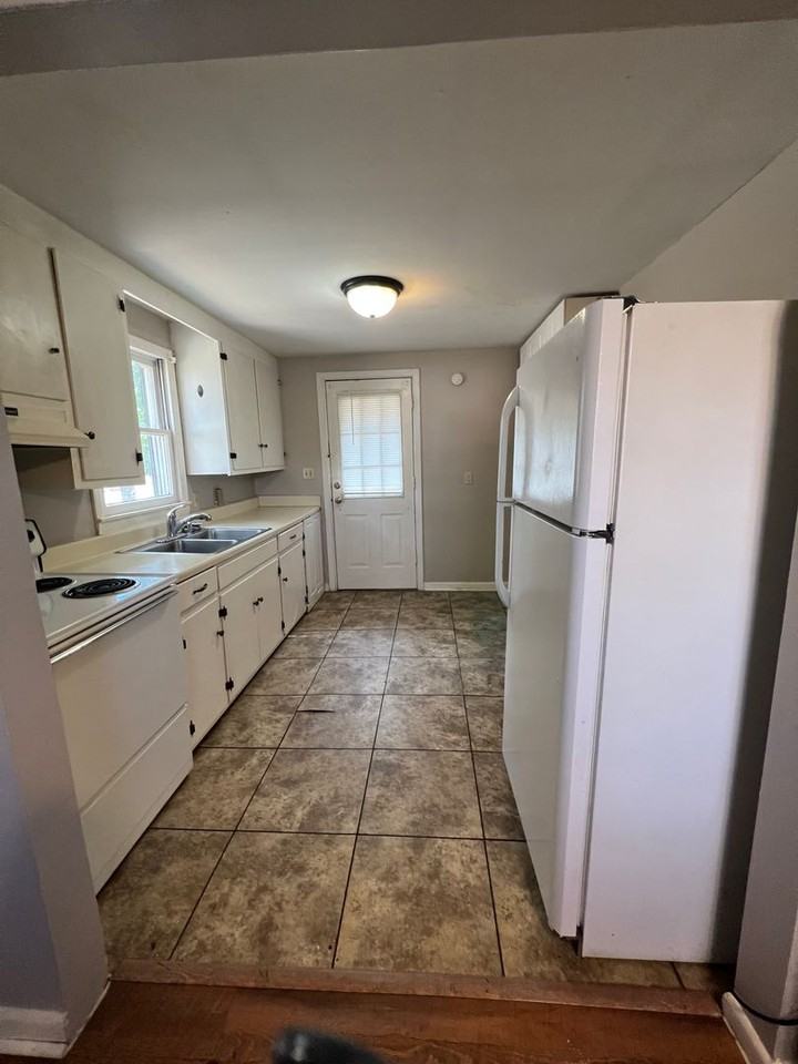 150 W Peach St - Photo 5 of 9