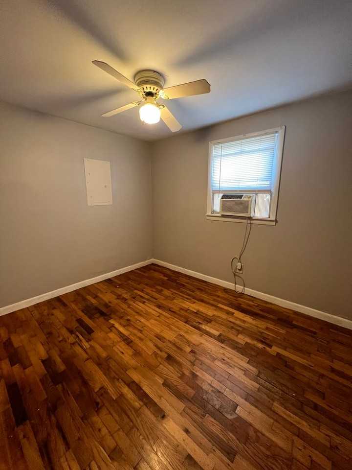 150 W Peach St - Photo 7 of 9