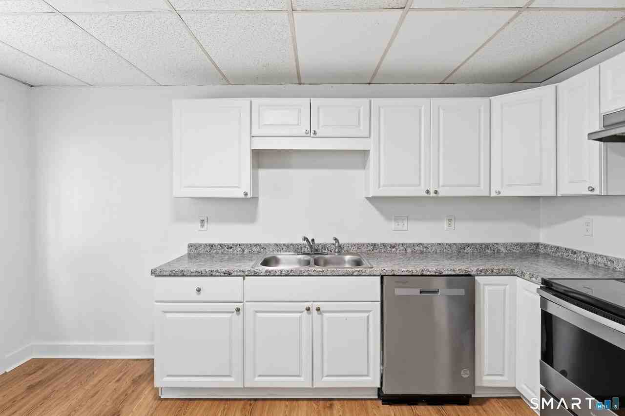 203 Center St - Photo 4 of 25