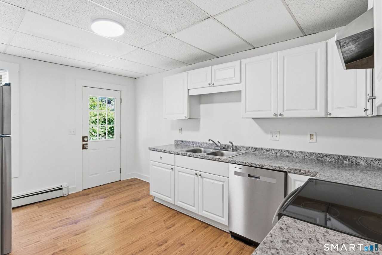 203 Center St - Photo 5 of 25