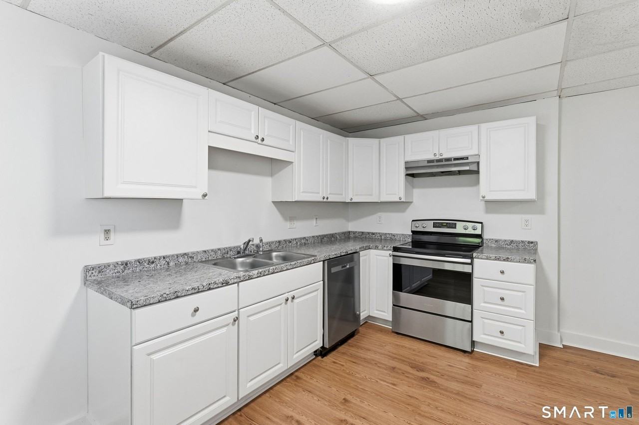 203 Center St - Photo 6 of 25