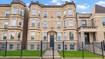 featured image of 3133 W Augusta Blvd #1RE