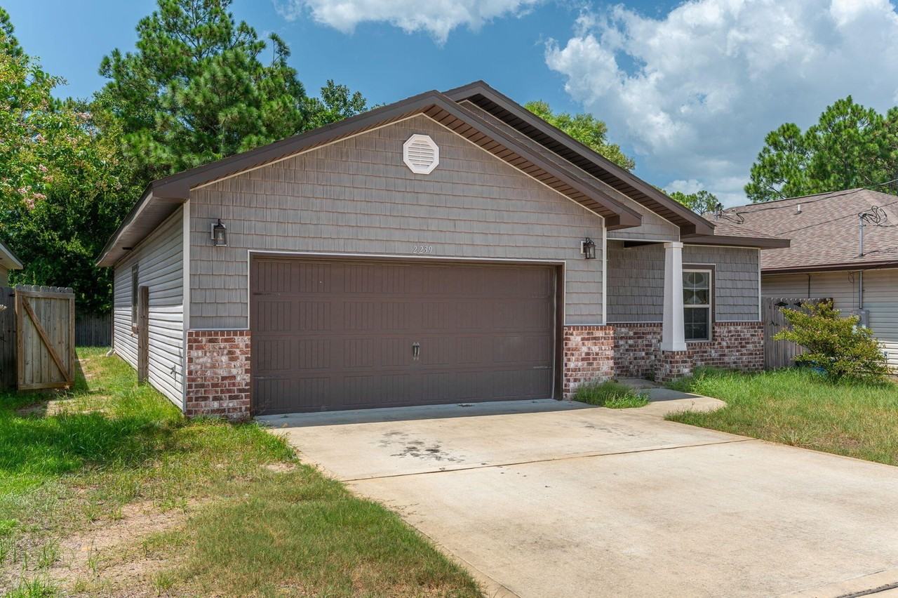 2239 Tom St - Photo 3 of 37