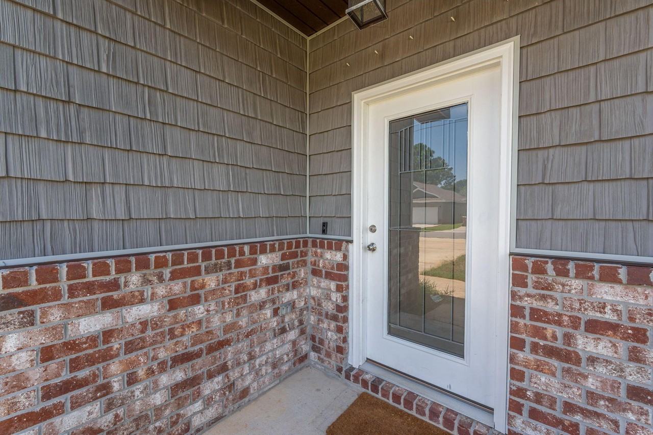 2239 Tom St - Photo 4 of 37