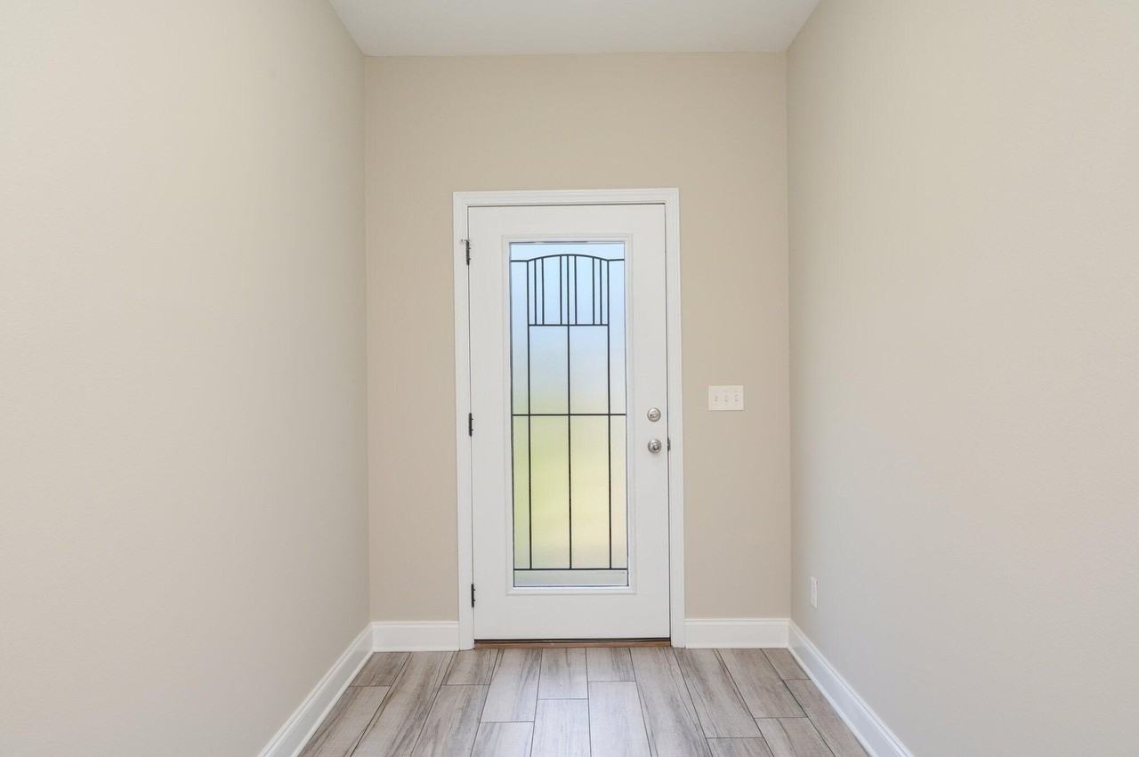 2239 Tom St - Photo 5 of 37