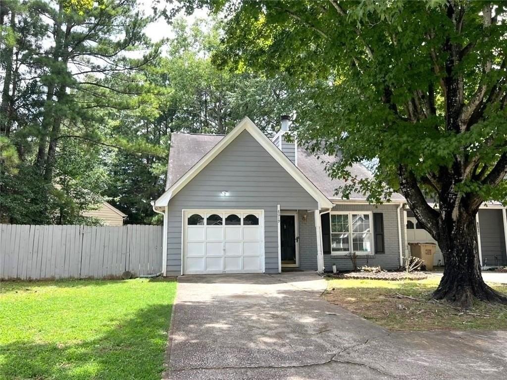8019 Woodlake Dr - Photo 2 of 24
