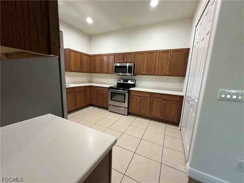 4910 Sw 17th Pl #5 - Photo 3 of 26