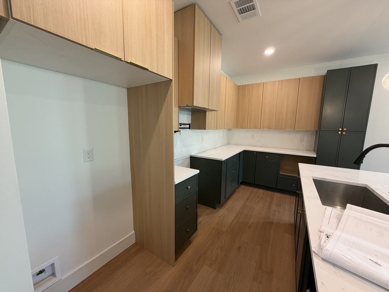 2314 E 11th St #2314 - Photo 3 of 13