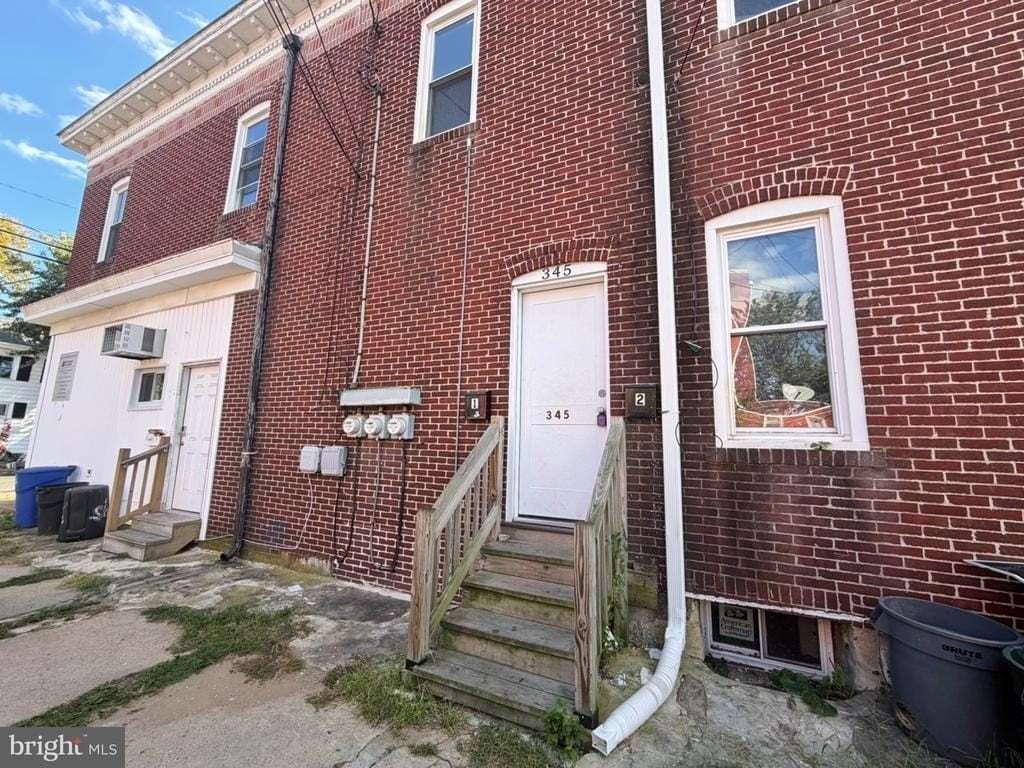 345 Woodland St - Photo 2 of 8