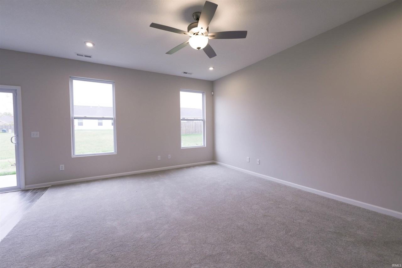 3589 Canal Square Dr - Photo 5 of 17