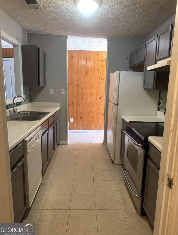 230 James Albert Johnson Ave - Photo 4 of 15