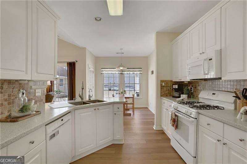 6505 Daniel Ct - Photo 3 of 24