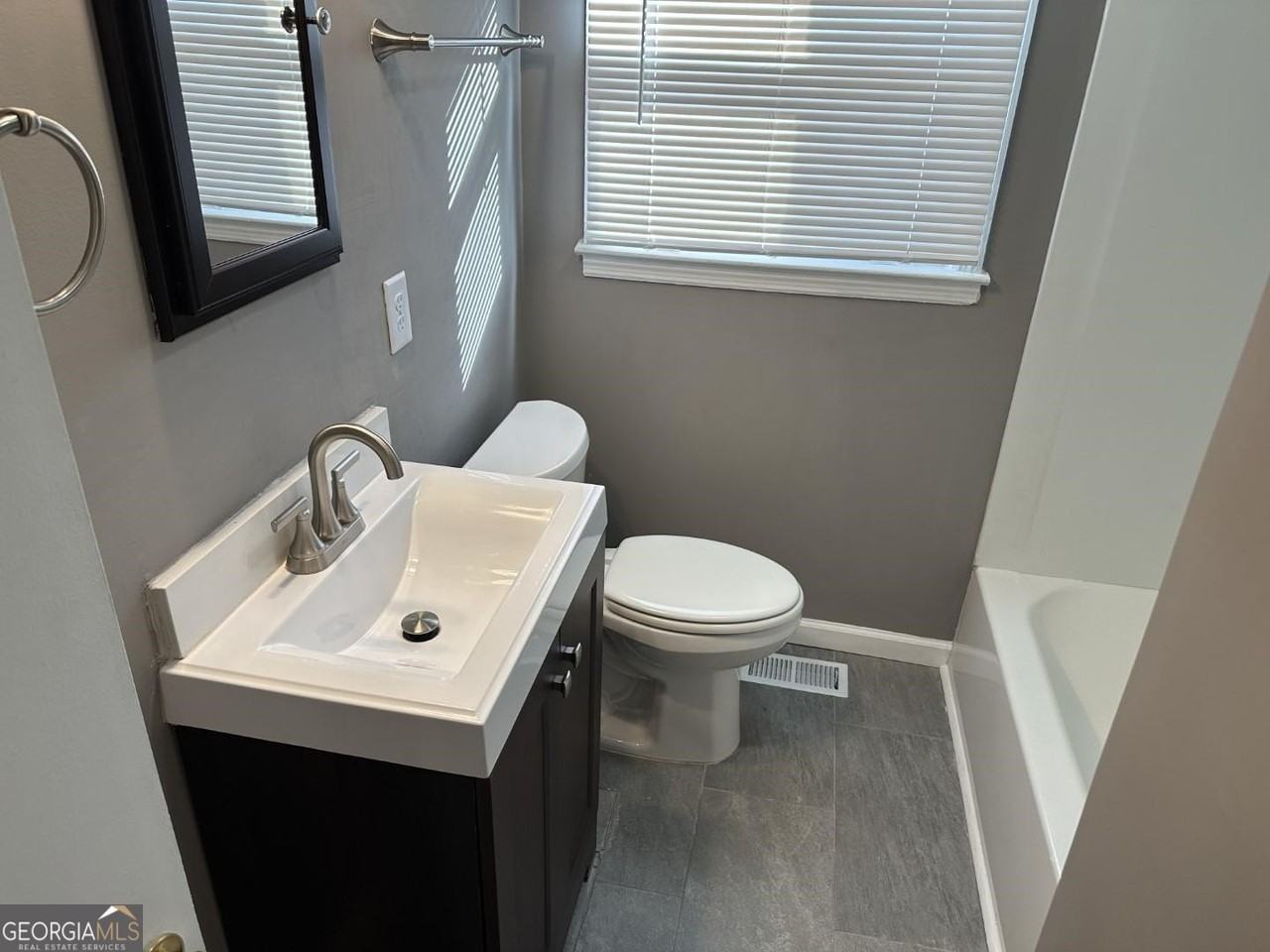 1545 Gaylor Dr Se - Photo 6 of 30