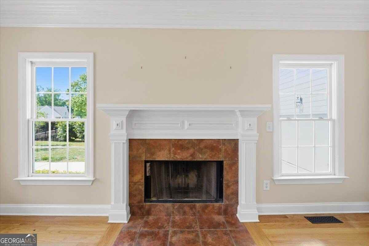 728 Markhams Dr - Photo 5 of 50