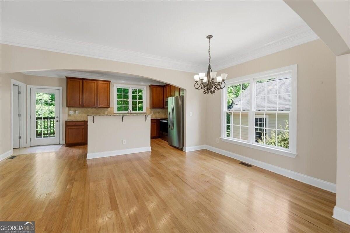 728 Markhams Dr - Photo 6 of 50