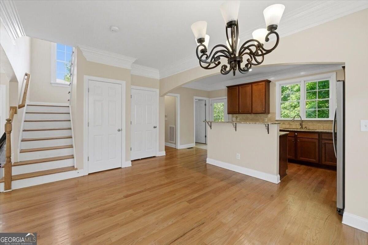 728 Markhams Dr - Photo 7 of 50