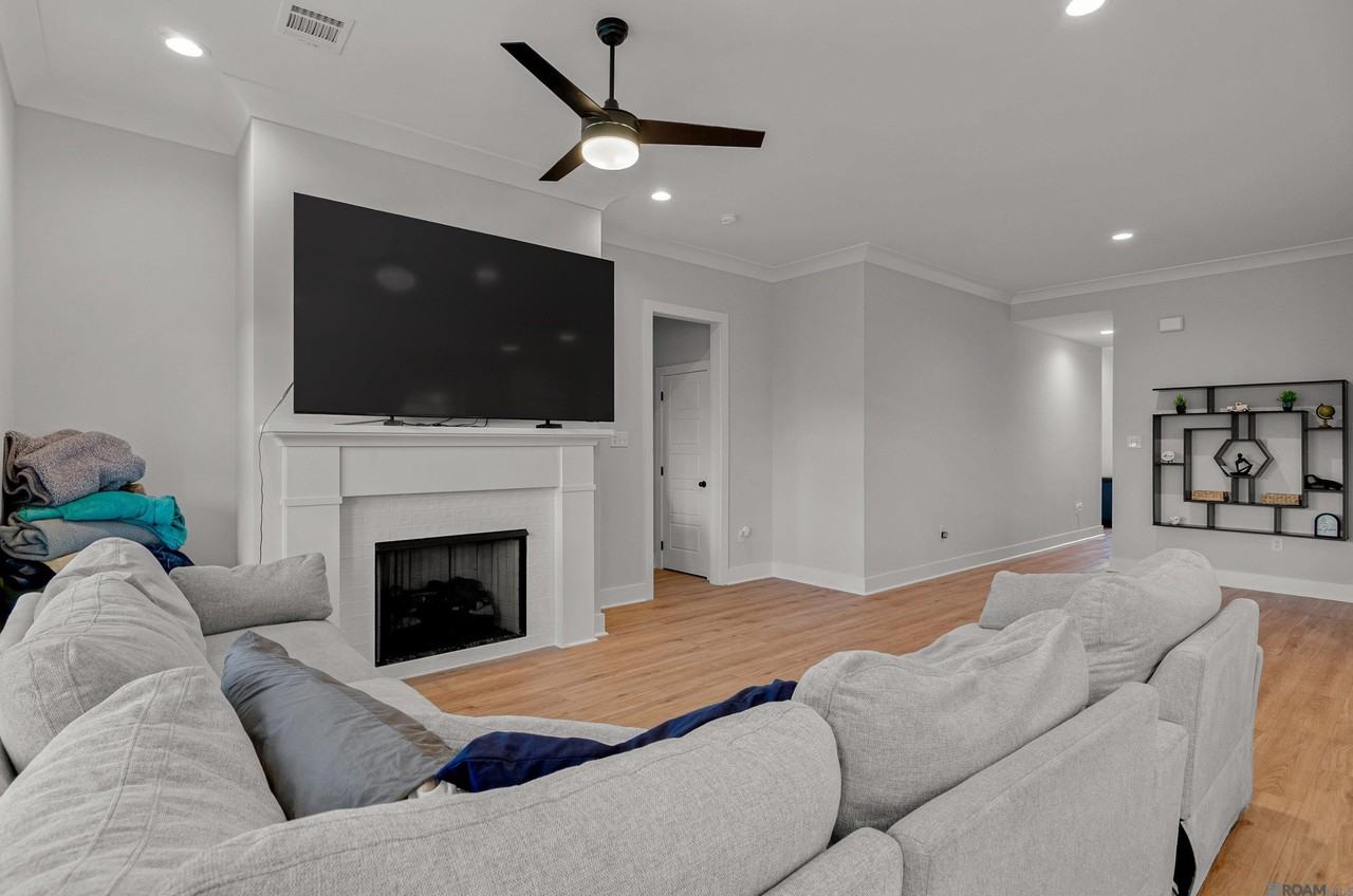 14436 Belle Maison Ave - Photo 4 of 17