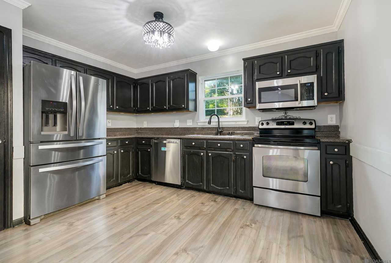 9041 Alder Dr - Photo 3 of 11