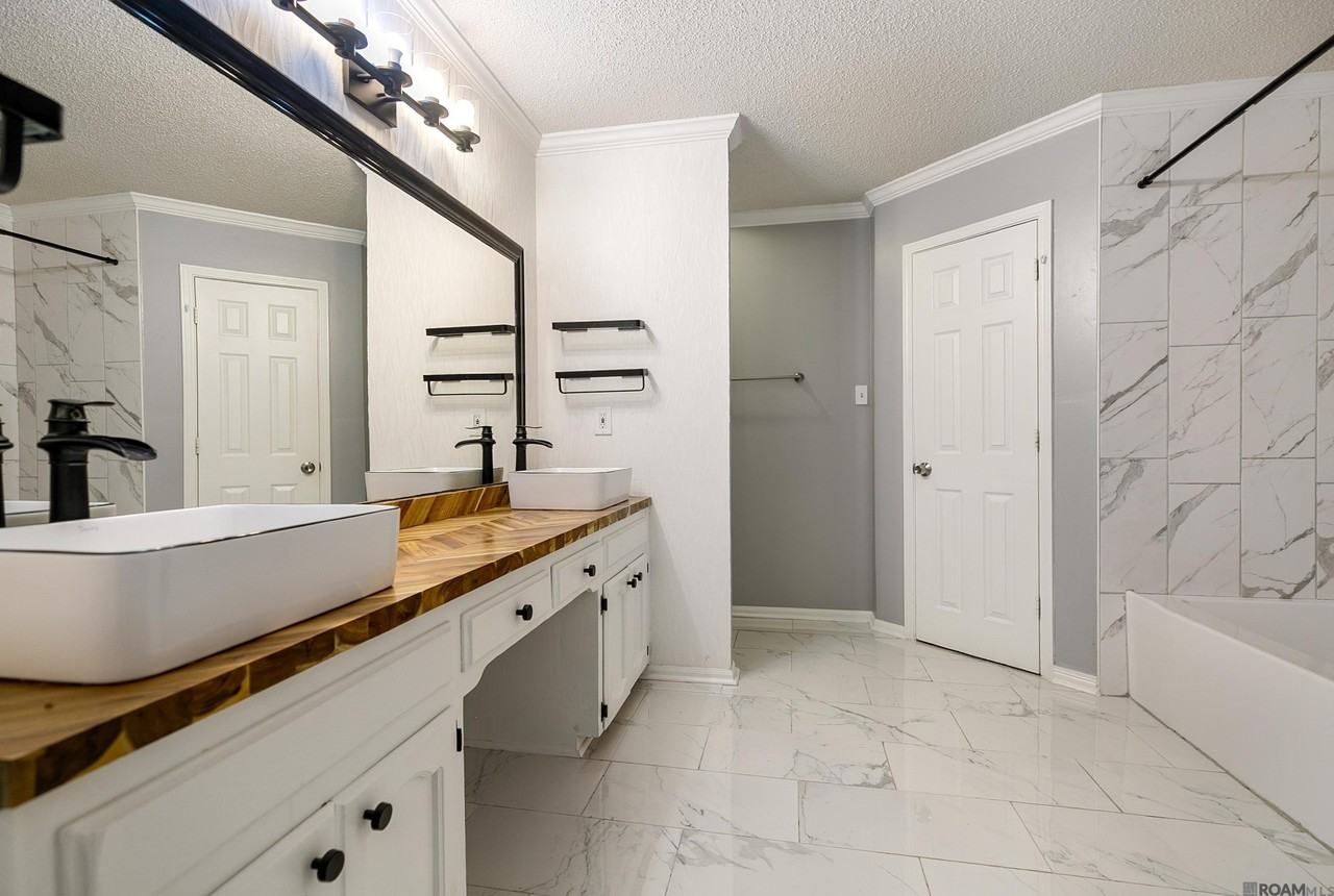 9041 Alder Dr - Photo 5 of 11