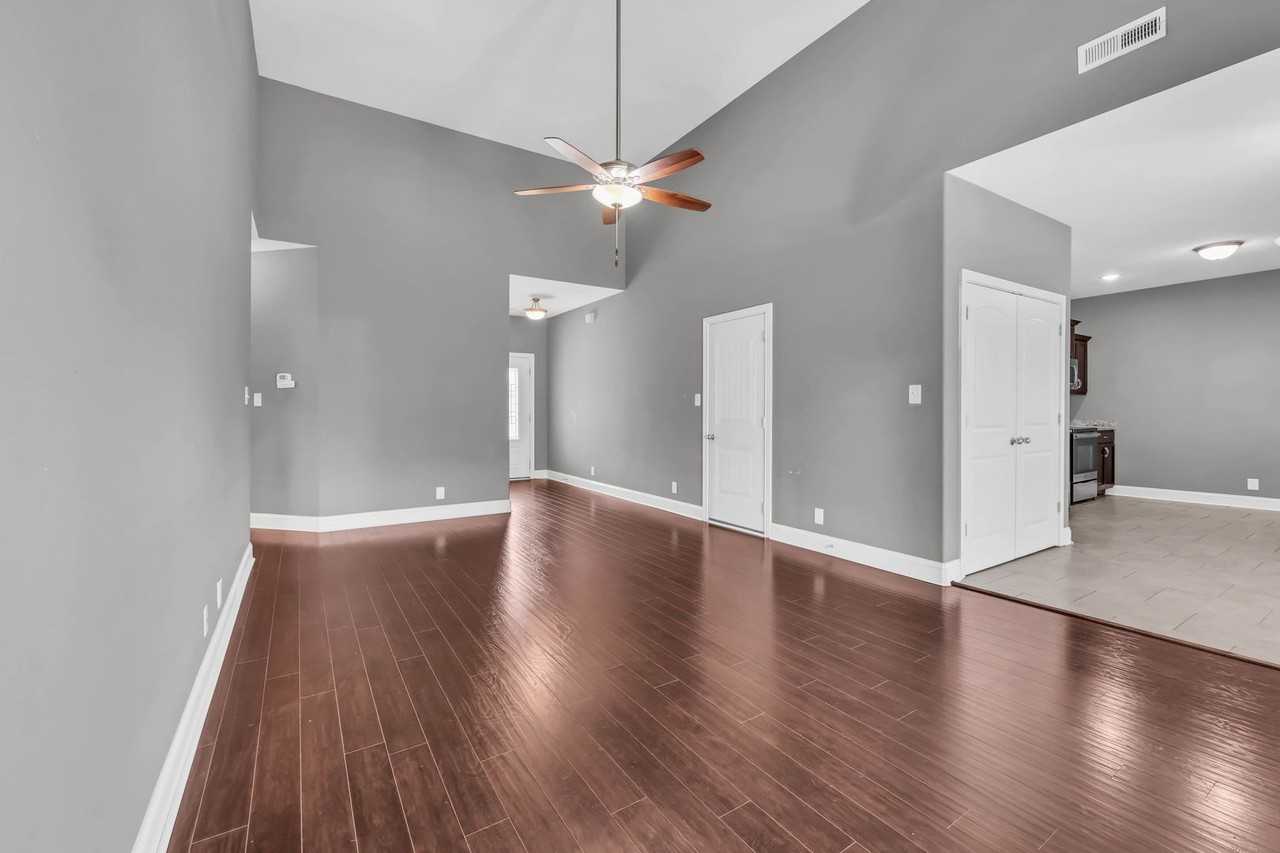 256 Azalea Dr - Photo 5 of 29
