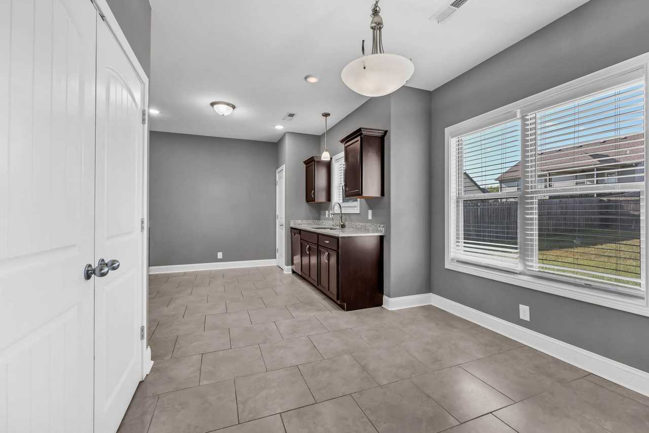 256 Azalea Dr - Photo 6 of 29