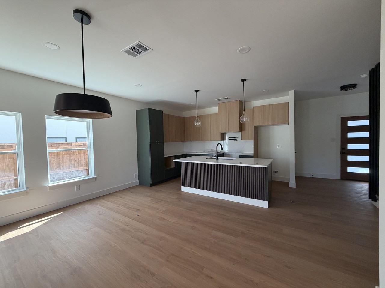 2310 E 11th St #2310 - Photo 4 of 14