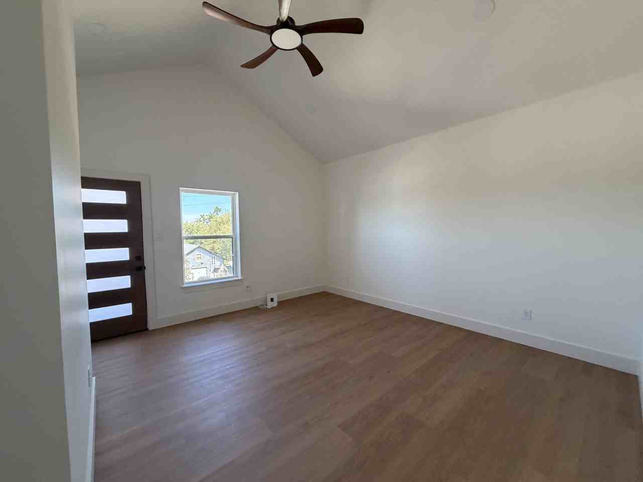 2310 E 11th St #2310 - Photo 5 of 14