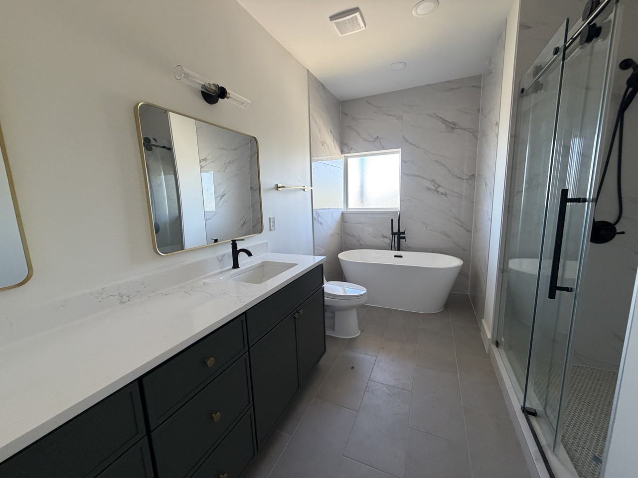 2310 E 11th St #2310 - Photo 6 of 14