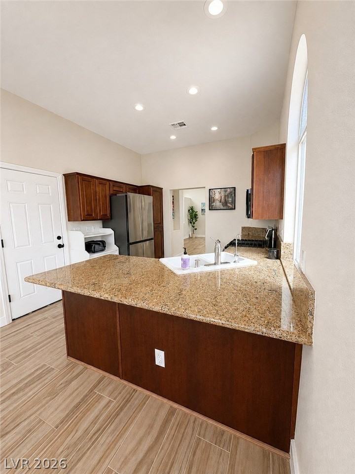 900 Midpride St - Photo 5 of 21