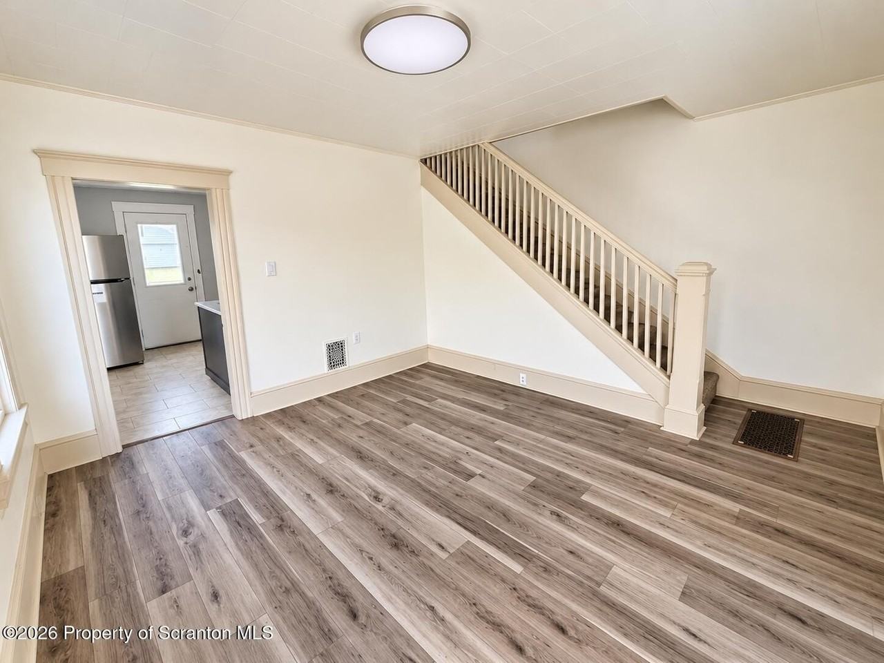 85 Tripp St - Photo 3 of 16
