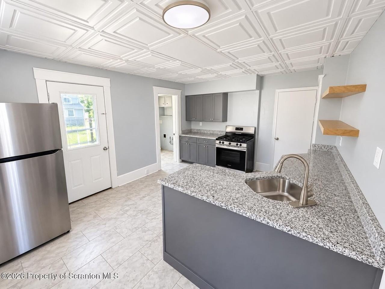 85 Tripp St - Photo 5 of 16