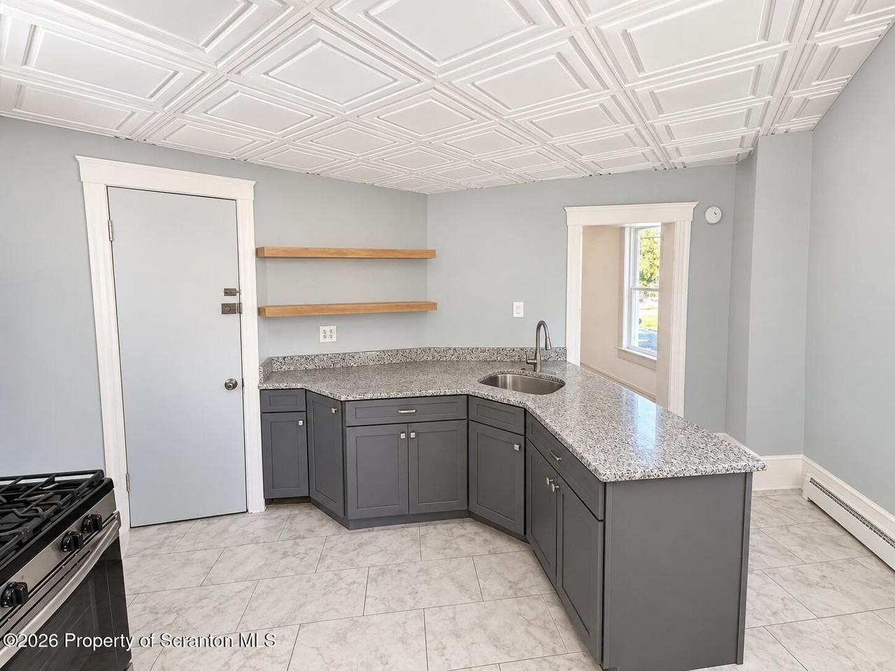 85 Tripp St - Photo 6 of 16