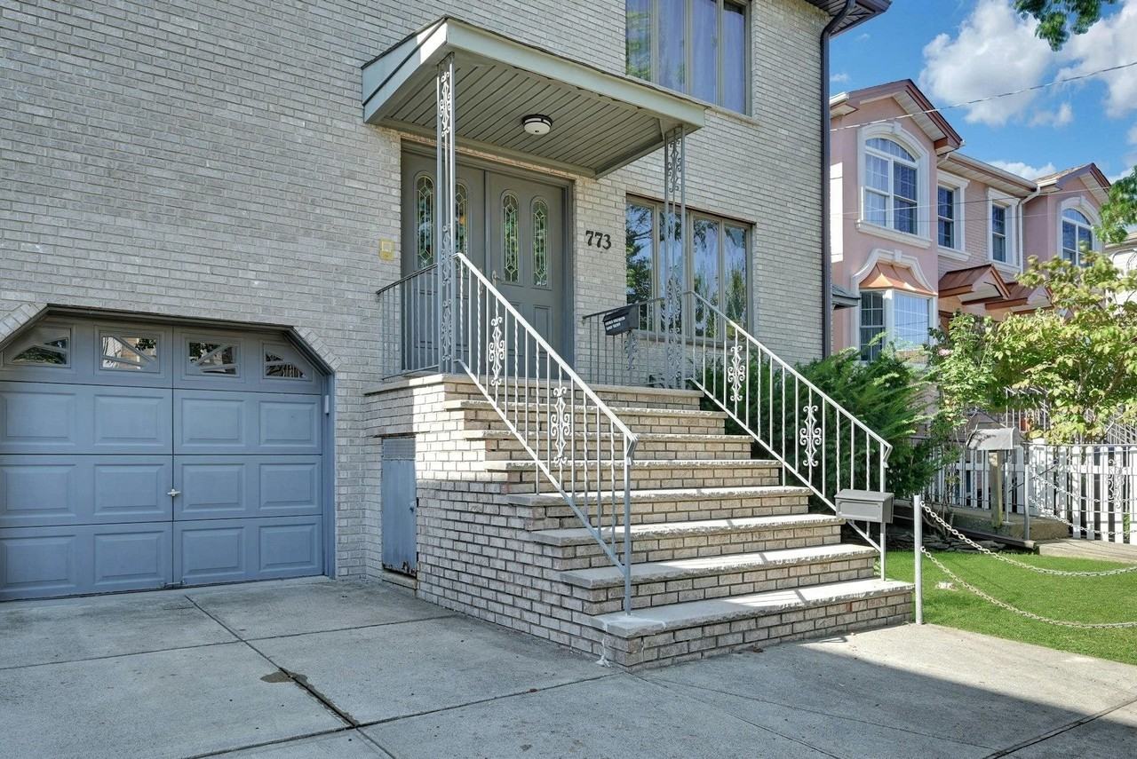 773 1st St #1 - Photo 2 of 21