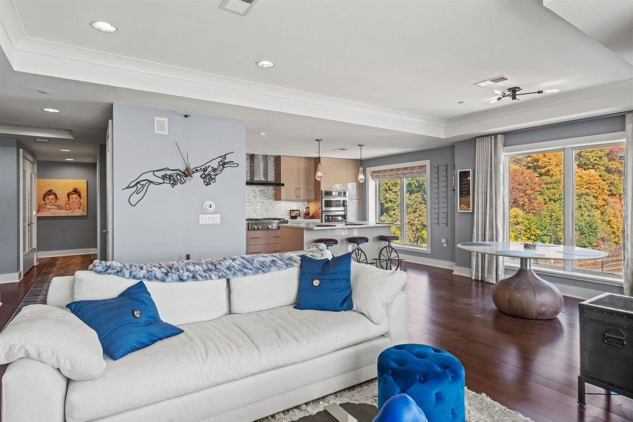 100 Eton Row #605 - Photo 5 of 40