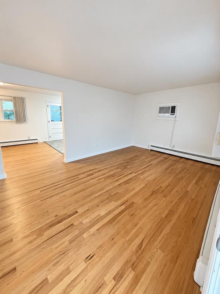 1114 92nd St - Photo 3 of 9
