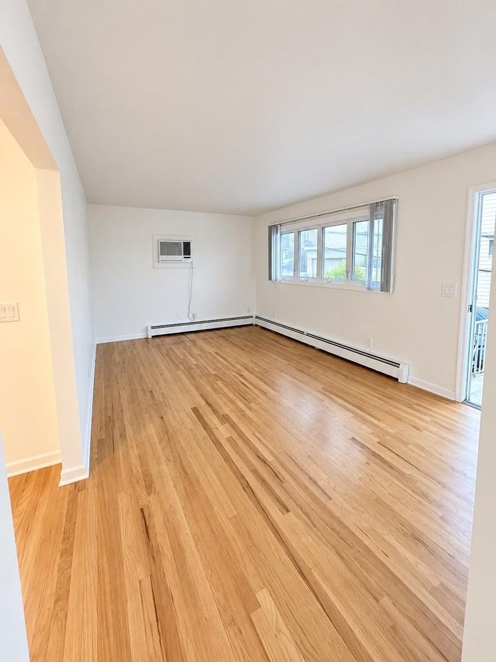 1114 92nd St - Photo 4 of 9