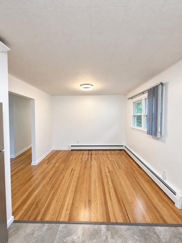 1114 92nd St - Photo 5 of 9