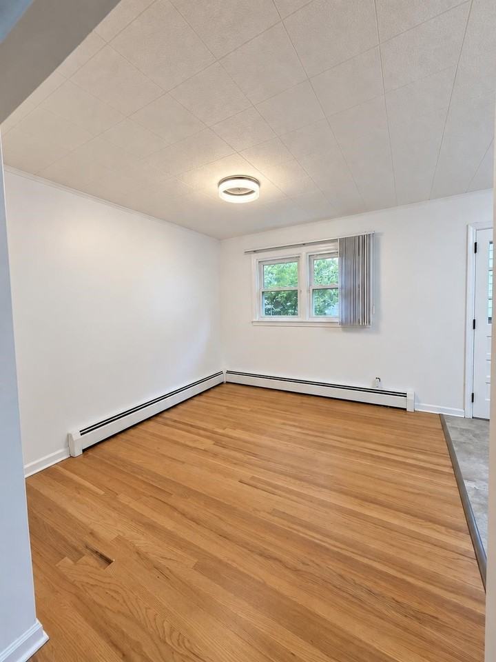 1114 92nd St - Photo 6 of 9