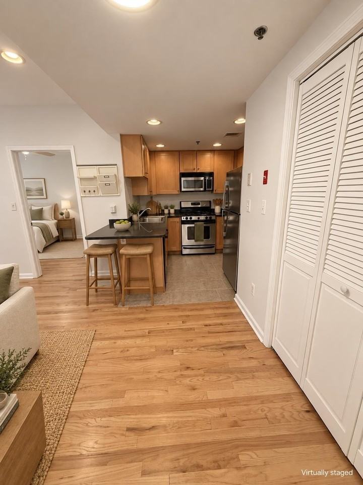 920 Jefferson St #203 - Photo 6 of 14
