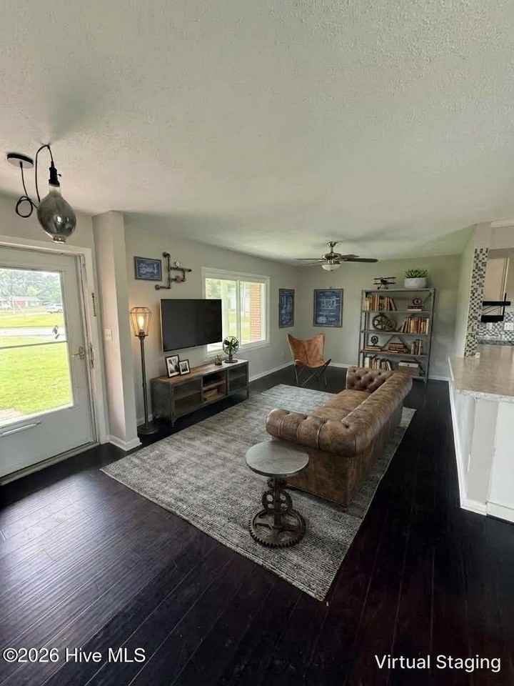 306 Tallpine Rd - Photo 3 of 16