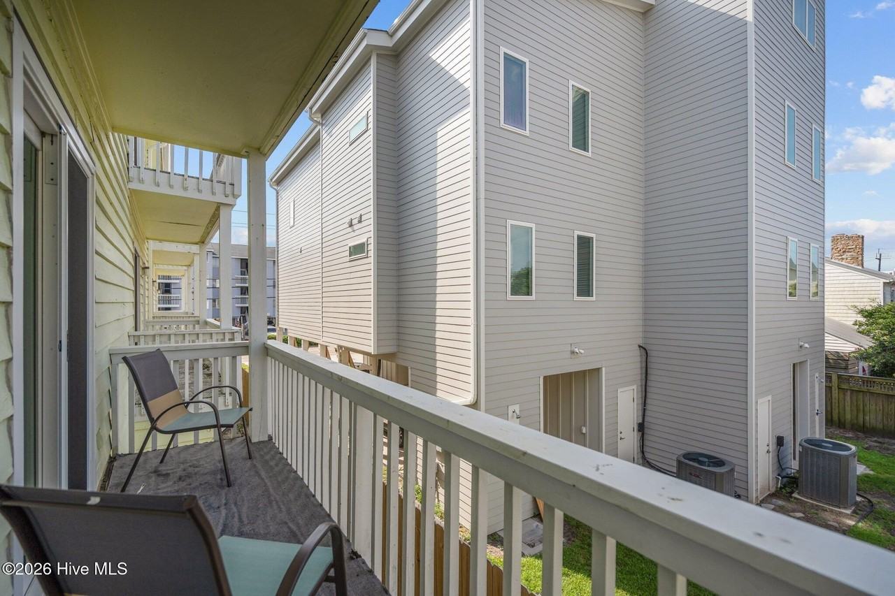 1314 Lake Park Blvd S #4 - Photo 7 of 50
