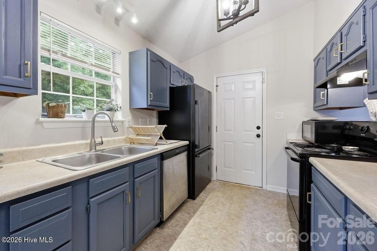 1221 Capps Hollow Dr - Photo 3 of 20
